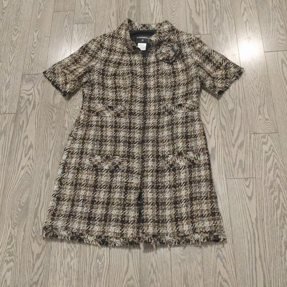 Beautiful cape by Chanel 🌸🌸🍀🌸🌸🌼🌼🌼 - Picture 2 of 15